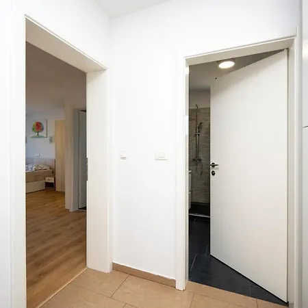Apartment With Parking Space Vrsi, Zadar - 25947